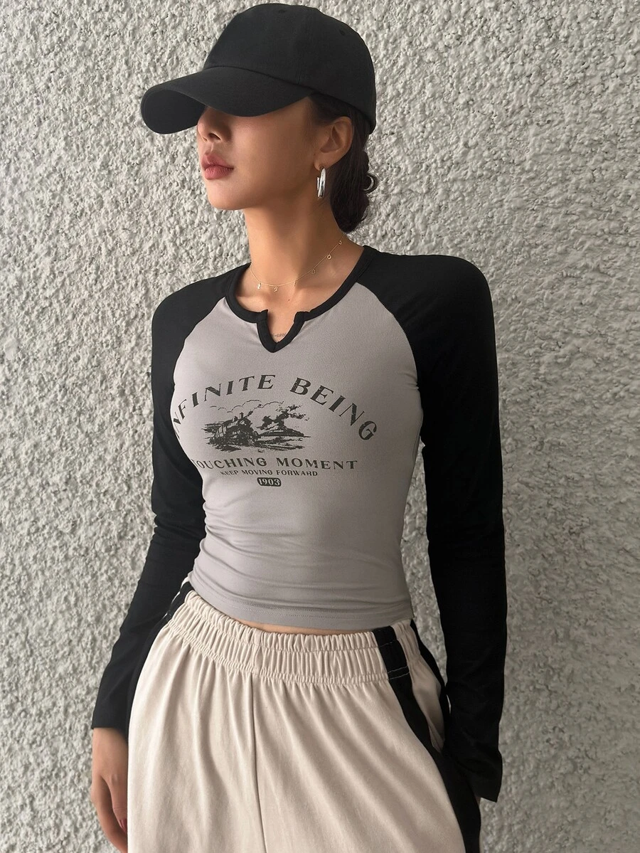 DAZY 女款深灰色拼接色塊插肩袖修身 T 恤,缺口領圖案印花長袖上衣,秋季街頭日常穿搭服飾 - 彩色 - 查看 1