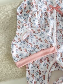 SHEIN 2件組新生女嬰連身衣套裝，四季通用秋冬/夏季爬行服，可愛兔子碎花粉色拼接連身衣，荷葉領連腳長袖連身褲，蝴蝶結裝飾，附配套印花帽子，居家穿著 - 粉色 - 查看 5