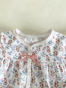 SHEIN 2件組新生女嬰連身衣套裝，四季通用秋冬/夏季爬行服，可愛兔子碎花粉色拼接連身衣，荷葉領連腳長袖連身褲，蝴蝶結裝飾，附配套印花帽子，居家穿著 - 粉色 - 查看 6