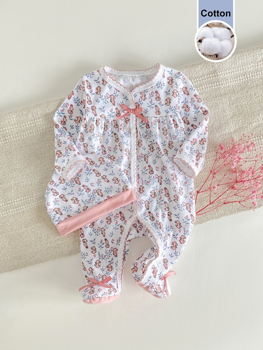 SHEIN 2件組新生女嬰連身衣套裝，四季通用秋冬/夏季爬行服，可愛兔子碎花粉色拼接連身衣，荷葉領連腳長袖連身褲，蝴蝶結裝飾，附配套印花帽子，居家穿著