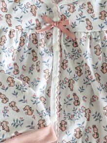 SHEIN 2件組新生女嬰連身衣套裝，四季通用秋冬/夏季爬行服，可愛兔子碎花粉色拼接連身衣，荷葉領連腳長袖連身褲，蝴蝶結裝飾，附配套印花帽子，居家穿著 - 粉色 - 查看 7
