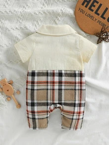 SHEIN Neugeborenes Baby Jungen karierter Gentleman Jumpsuit mit Hut, süßer Cartoon Bär Kurzarm Jumpsuit mit Fliege, lässige Sommeroutfits Geburtstagsparty Anzug - Braun - Übersicht 2