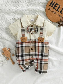 SHEIN Neugeborenes Baby Jungen karierter Gentleman Jumpsuit mit Hut, süßer Cartoon Bär Kurzarm Jumpsuit mit Fliege, lässige Sommeroutfits Geburtstagsparty Anzug - Braun - Übersicht 3
