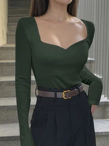 DAZY 女款純色修身長袖心形領口T恤，春秋夏季基礎款外出上衣 - 軍綠色 - 查看 4