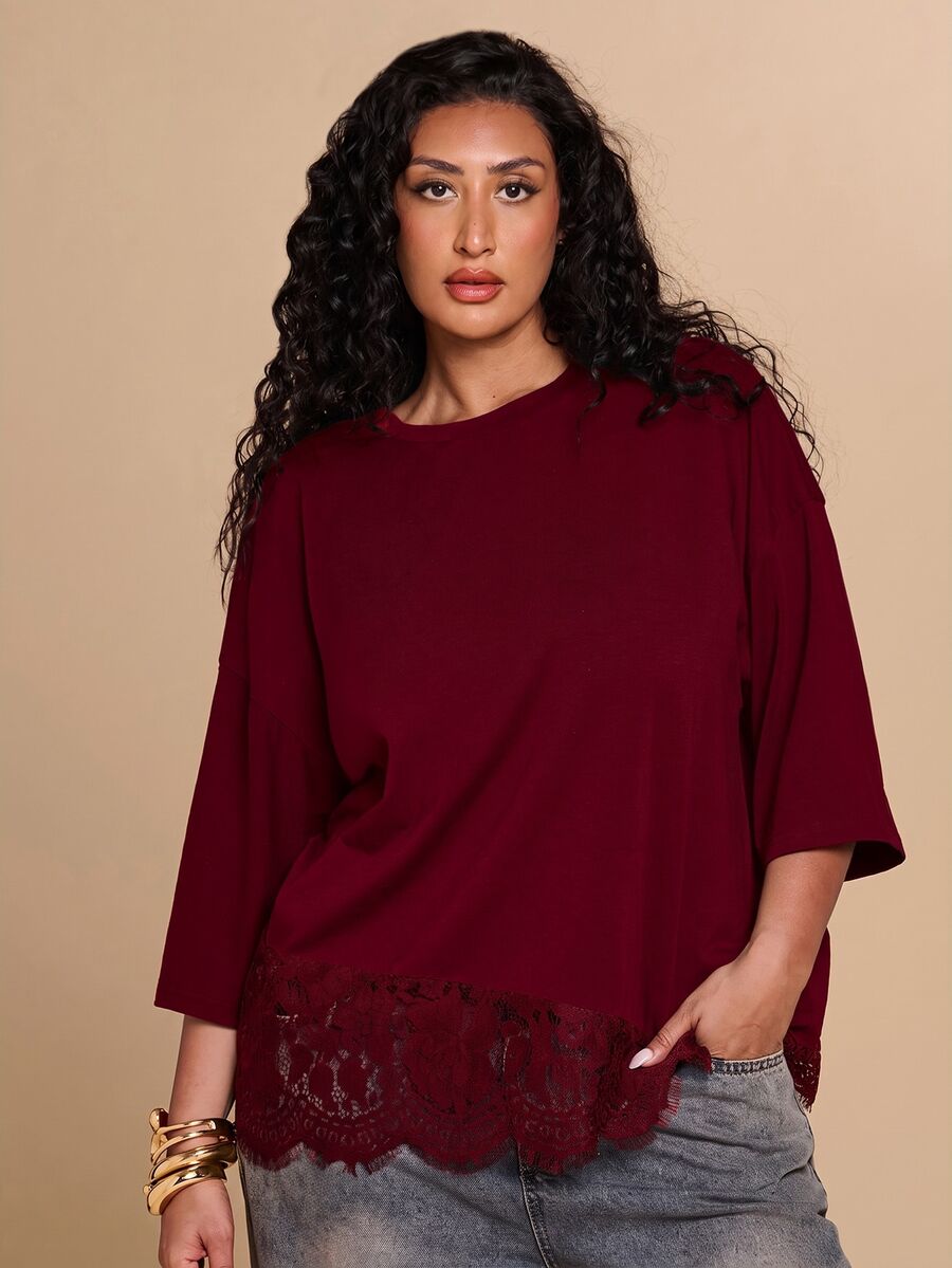 SHEIN BAE CURVE 大尺碼女款純色圓領落肩袖蕾絲下擺T恤 - 酒紅色 - 查看 1