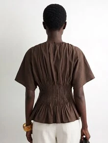 SHEIN Stylify 女款法式優雅極簡休閒溫柔巧克力棕色純棉春夏新款腰部打褶設計修身襯衫，適合20-35+女性辦公與度假穿著 - 巧克力棕 - 查看 2