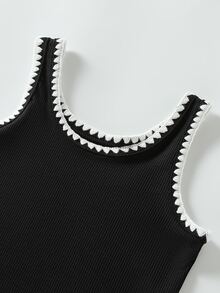 SHEIN 青少年女孩黑白格紋羅紋針織細肩帶背心上衣，波浪蕾絲飾邊，無袖圓領修身款，夏季休閒海灘度假風 - 黑色 - 查看 3