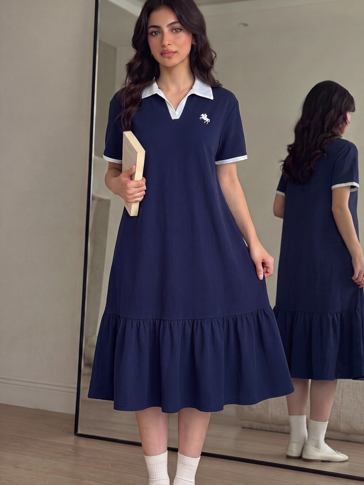 Đầm casual cho bé gái tuổi teen màu xanh navy, cổ polo, họa tiết thêu, gấu bèo nhún, phong cách đồng phục học sinh, phù hợp đi học, hoạt động ngoài trời, mua sắm và mặc hàng ngày - Màu xanh hải quân - Xem 3