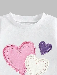SHEIN 女童休閒時尚愛心極簡圖案短袖圓領T恤拼接工裝裙套裝，舒適時尚女童套裝，休閒穿搭，春夏套裝，新風格，隨性舒適，春季氛圍，休閒夏季度假 - 彩色 - 查看 4