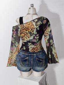 SHEIN ICON 大尺碼性感新中式豹紋花卉混搭圖案露肩喇叭袖網紗上衣，黑色背心設計假兩件式T恤 - 黑色 - 查看 2