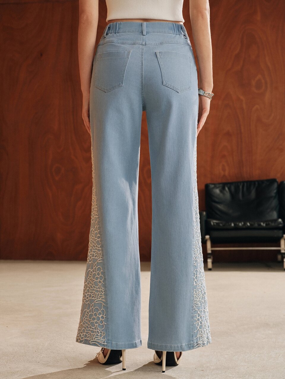 Anewsta Modern Autumn Blue Denim Jeans Fashion Commute Versatile Heavy Wash Embroidered Flare Leg Jeans For Women