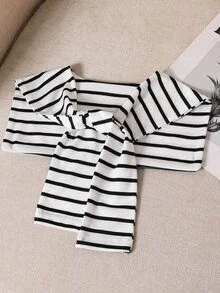 SHEIN 少女短袖衬衫，修身休闲款式，饰有刺绣骑士图案、侧边蝴蝶结和褶裥。舒适百搭，是春夏的理想之选，适合休闲外出、购物和聚会等场合。 - 黑與白 - 查看 4