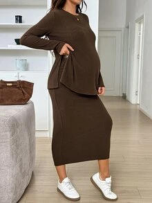 SHEIN Setelan Ibu Hamil 2 Potong: Kaos Polos Kerah Bulat Belahan Samping dan Rok Pinggang yang Dapat Disesuaikan (Musim Gugur) - Coklat - View 3