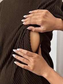 SHEIN Setelan Ibu Hamil 2 Potong: Kaos Polos Kerah Bulat Belahan Samping dan Rok Pinggang yang Dapat Disesuaikan (Musim Gugur) - Coklat - View 7