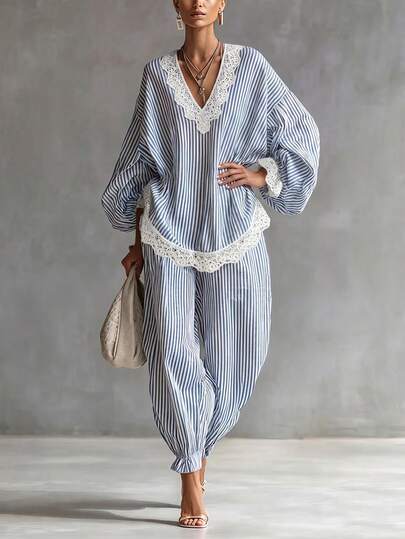 SHEIN Franclia طقم كاجوال نسائي من قطعتين باللونين الأزرق والأبيض بخطوط عمودية ودانتيل وياقة على شكل حرف V، فضفاض بمقاسات كبيرة، بأكمام فانوس طويلة وبنطال طويل، ملابس منزلية مريحة ولطيفة على البشرة، مناسب للربيع والخريف