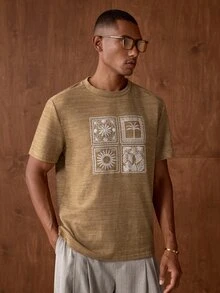 HIMLAND 男士椰子樹圖案休閒百搭日常穿著短袖T恤 - 卡其色 - 查看 2