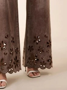 Anewsta 女款休閒刺繡鏤空口袋設計喇叭牛仔褲 - 咖啡棕 - 查看 2
