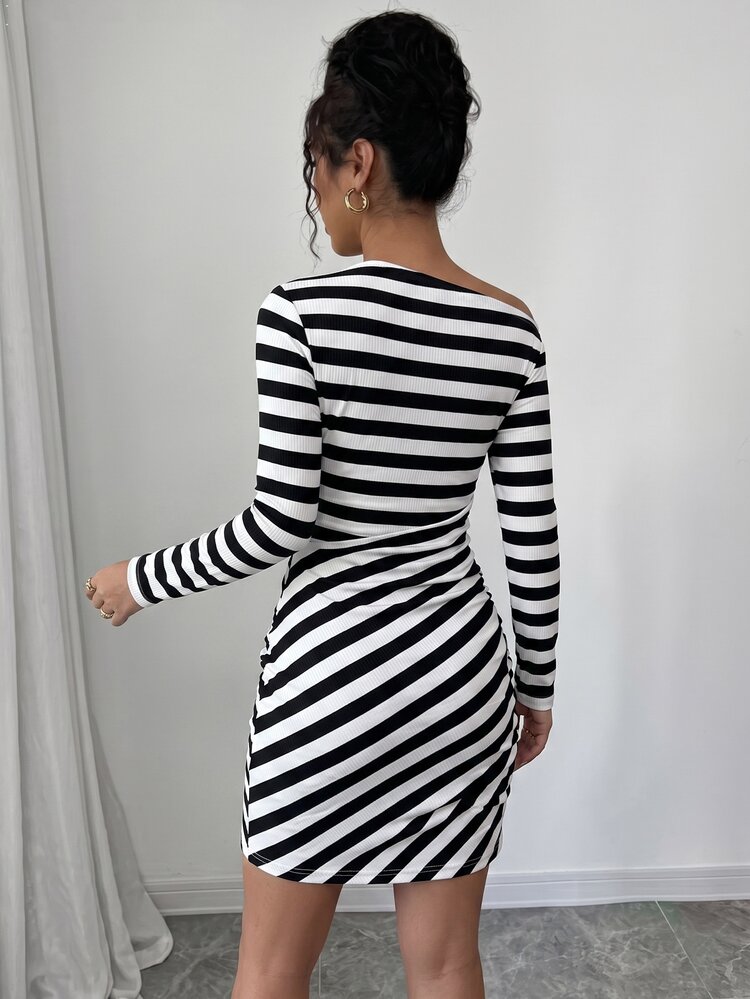 Elenzga Gaun Mini Bodycon Bergaris Asimetris Bahu Berkerut Lengan Panjang yang Mempertegas Pinggang untuk Liburan Kasual Sehari-hari di Awal Musim Gugur/Musim Dingin, Gaun Wanita Elegan Bergaris Hitam & Putih - Hitam dan Putih - View 2