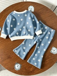女童幼兒藍色碎花套裝，圓領長袖衛衣搭配高腰喇叭褲，2件套，白色花卉，適合秋季7歲生日穿搭 - 彩色 - 查看 2