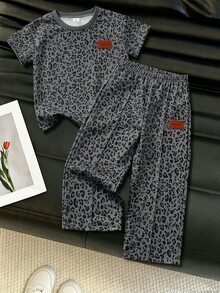 SHEIN Genkimix Kids 2件組少女休閒寬鬆落肩豹紋中袖運動衫與運動長褲，適合秋冬休閒、日常穿著與校園穿著，適用聖誕節、女孩冬季服飾、聖誕套裝、派對穿著、日常穿著、校園穿著、生日套裝、公主套裝、母女與姐妹搭配，灰色適合小男孩，休閒青少年穿著，青少年兒童休閒穿著 - 深灰色 - 查看 5
