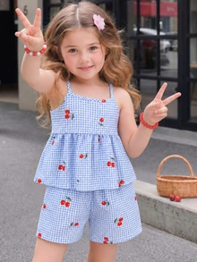 SHEIN Vintaside Kids 年轻女孩格子樱桃印花吊带背心和短裤套装，夏季凉爽舒适的户外活动服装 - 淺藍色 - 查看 3