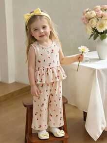 SHEIN Vintaside Kids 2件組女嬰杏色小碎花圓領無袖背心上衣 荷葉邊娃娃領鈕扣開襟蝴蝶結裝飾上衣 鬆緊腰長褲套裝 春/夏/秋新款 舒適可愛甜美 適合居家與外出 夏日田園風時尚服飾 - 杏色 - 查看 6