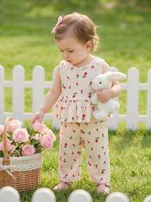 SHEIN Vintaside Kids 2件組女嬰杏色小碎花圓領無袖背心上衣 荷葉邊娃娃領鈕扣開襟蝴蝶結裝飾上衣 鬆緊腰長褲套裝 春/夏/秋新款 舒適可愛甜美 適合居家與外出 夏日田園風時尚服飾 - 杏色 - 查看 7
