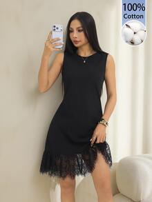 SHEIN PETITE Vestido mini de algodón sin mangas con cuello redondo y dobladillo de encaje, adecuado para uso casual, playa, vacaciones, primavera/verano, vestido shift negro sin mangas para mujer con delicado dobladillo de encaje y cuello redondo, tacto suave de algodón para verano, vestido de verano, vestidos de primavera, vestido de playa, vestidos casuales para mujer, vestido de vacaciones, vestido con volantes, vestido negro para mujer, vestidos de verano para mujer - Negro - Ver 2