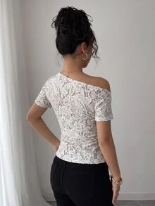 Selianne 夏季優雅性感仿蕾絲印花不對稱領口T恤 早午餐聚會 白色花卉 - 杏色 - 查看 2