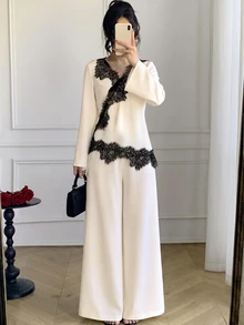 SHEIN Unity 女款V領蕾絲拼接撞色喇叭長袖褲裝套裝，優雅兩件式套裝，秋冬保暖內搭，通勤聚會米色 - 白色 - 查看 3