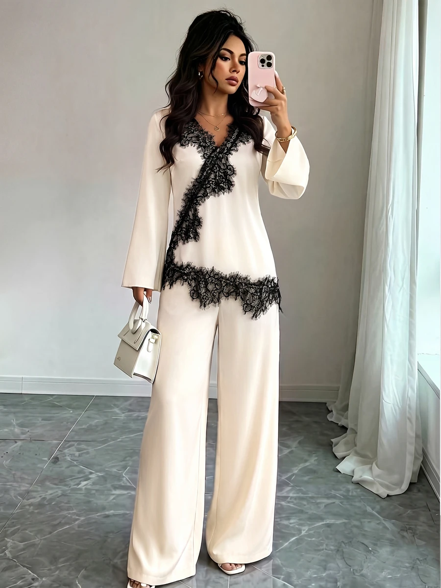 SHEIN Unity 女款V領蕾絲拼接撞色喇叭長袖褲裝套裝,優雅兩件式套裝,秋冬保暖內搭,通勤聚會米色 - 白色 - 查看 1