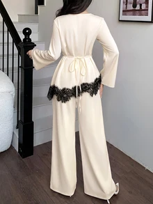 SHEIN Unity 女款V領蕾絲拼接撞色喇叭長袖褲裝套裝，優雅兩件式套裝，秋冬保暖內搭，通勤聚會米色 - 白色 - 查看 2