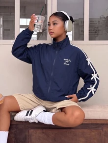 SHEIN 青少年女孩拉鍊防風夾克，海軍藍，袖子白色蝴蝶結裝飾，胸前蝴蝶結刺繡，秋冬款，合身短版，運動風 - 藍色 - 查看 3