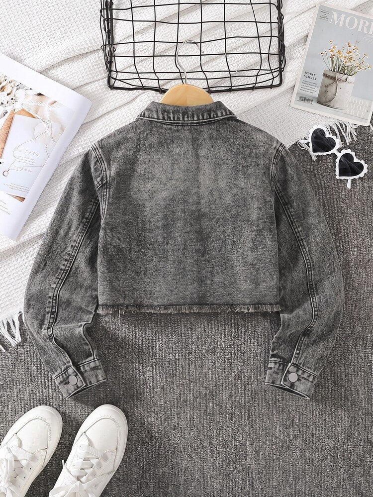 SHEIN Girls' Denim Jacket And Coat, Spring/Autumn New Arrival, Fashionable Style, Vintage Denim Gray, Classic Lapel With Distressed Design, Casual Fashion, Fitted Silhouette, Soft And Comfortable Fabric, Versatile For Daily Wear, Suitable For Daily Outings, Gatherings, Travel And More, Spring/Autumn New Arrival Girls' Short Denim Jacket And Coat - Grey - View 2