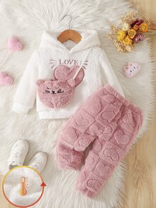 SHEIN Vintaside Kids 2件組女嬰冬季新款套裝，奶油白色毛絨長袖連帽衛衣配粉色愛心刺繡，搭配粉色提花收口長褲，柔軟加厚珊瑚絨，含同色貓咪斜背包，可愛舒適簡約百搭休閒上學通勤保暖套裝 - 粉色 - 查看 3