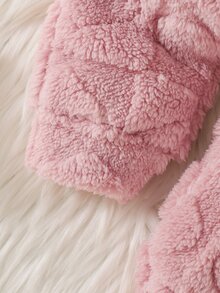 SHEIN Vintaside Kids 2件組女嬰冬季新款套裝，奶油白色毛絨長袖連帽衛衣配粉色愛心刺繡，搭配粉色提花收口長褲，柔軟加厚珊瑚絨，含同色貓咪斜背包，可愛舒適簡約百搭休閒上學通勤保暖套裝 - 粉色 - 查看 9