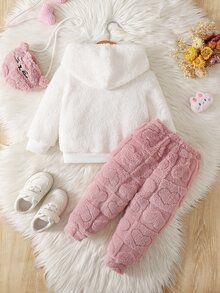 SHEIN Vintaside Kids 2件組女嬰冬季新款套裝，奶油白色毛絨長袖連帽衛衣配粉色愛心刺繡，搭配粉色提花收口長褲，柔軟加厚珊瑚絨，含同色貓咪斜背包，可愛舒適簡約百搭休閒上學通勤保暖套裝 - 粉色 - 查看 4