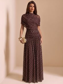 SHEIN BAE 春夏白色底黑波點印花圓領短袖修身抓皺大裙擺優雅洋裝，優雅洋裝，波點洋裝，婚禮賓客洋裝 - 咖啡棕 - 查看 5