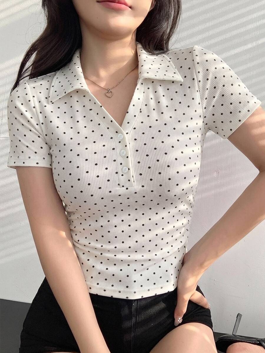 DAZY 女款修身休閒短袖 Polo 衫,黑色配白色波點,春夏運動風 Y2K T-shirt - 白色 - 查看 1