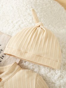SHEIN 男嬰純色拼接字母連身衣 羅紋針織紋理 秋冬春季 親子套裝 洗禮米色 柔軟 2016 美式簡約風 - 米色 - 查看 4
