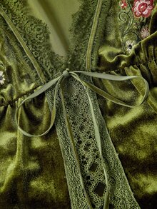 ROMWE Fairycore Plus Size Autumn/Winter Vintage Mori Style Floral Embroidered Velvet Drawstring Open Front A-Line Top Renaissance Festival&Renaissance Faire - Green - View 3