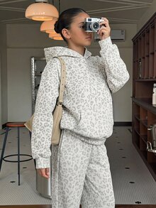 SHEIN 青少年女孩豹紋長袖口袋連帽衛衣與運動長褲休閒套裝 - 淺灰色 - 查看 10