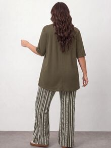Enliva 大码女式纯色V领袖口衬衫和条纹阔腿裤休闲两件套 - 軍綠色 - 查看 3