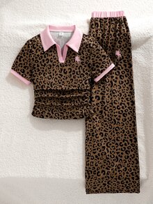 SHEIN 女童學院風棕色豹紋拼接領口兩件套，上衣配粉色彼得潘領、V領、粉色滾邊袖口、抽褶腰部設計，自然修身版型；搭配寬腿褲，彈性腰頭，精緻馬匹圖案裝飾，簡約百搭，適合休閒日常穿著與度假 - 棕色 - 查看 4
