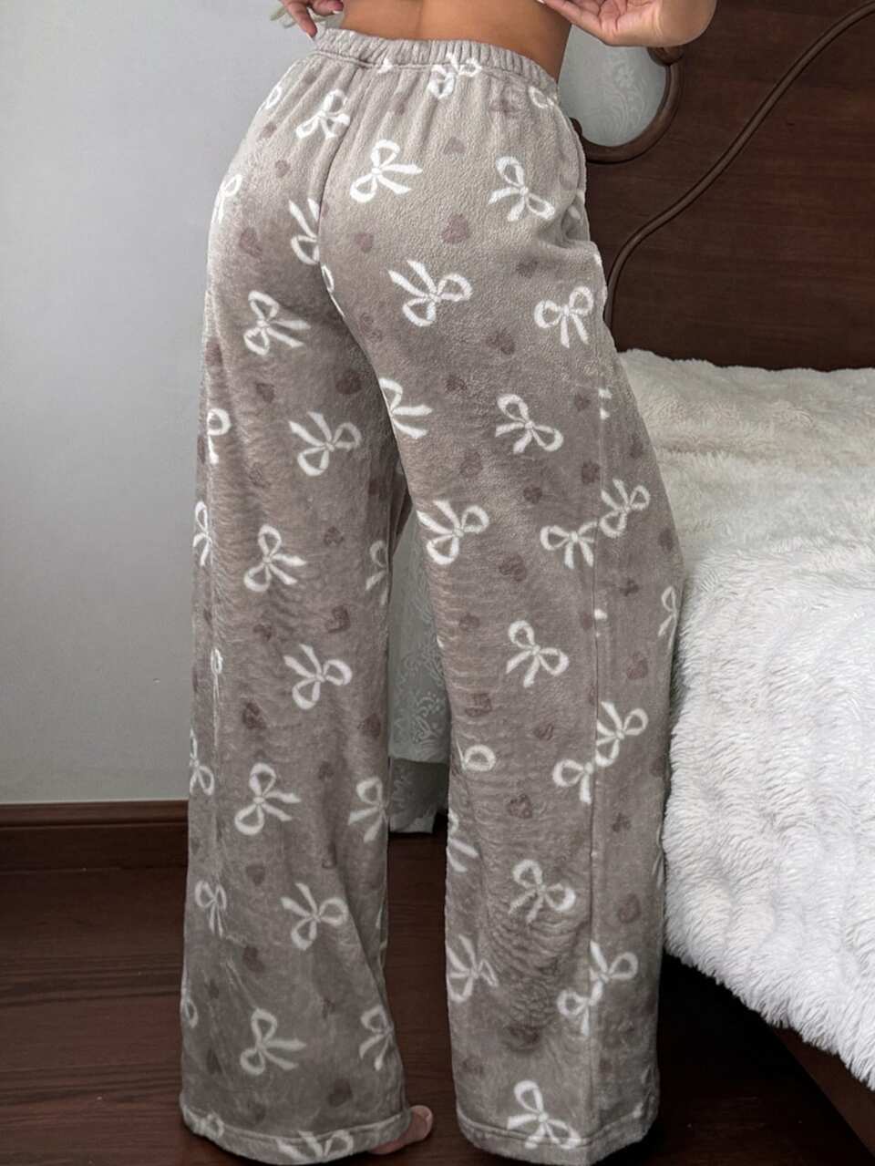 Winter Plush Bow & Heart Pattern All-Over Print Loose Fit Women's Pajama Bottoms