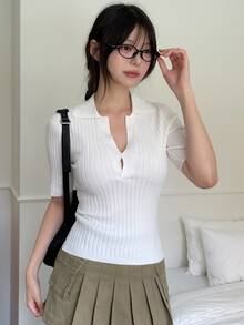 DAZY 女款純色修身彈性羅紋短袖 Polo 領休閒優雅度假風春秋針織套頭上衣 - 白色 - 查看 4