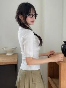 DAZY 女款純色修身彈性羅紋短袖 Polo 領休閒優雅度假風春秋針織套頭上衣 - 白色 - 查看 2