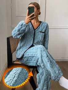 DAZY 冬季紋理毛絨布料對比色蕾絲拼接寬鬆女款睡衣套裝 - 藍色 - 查看 1