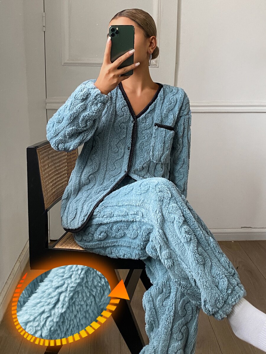 DAZY 冬季紋理毛絨布料對比色蕾絲拼接寬鬆女款睡衣套裝 - 藍色 - 查看 1