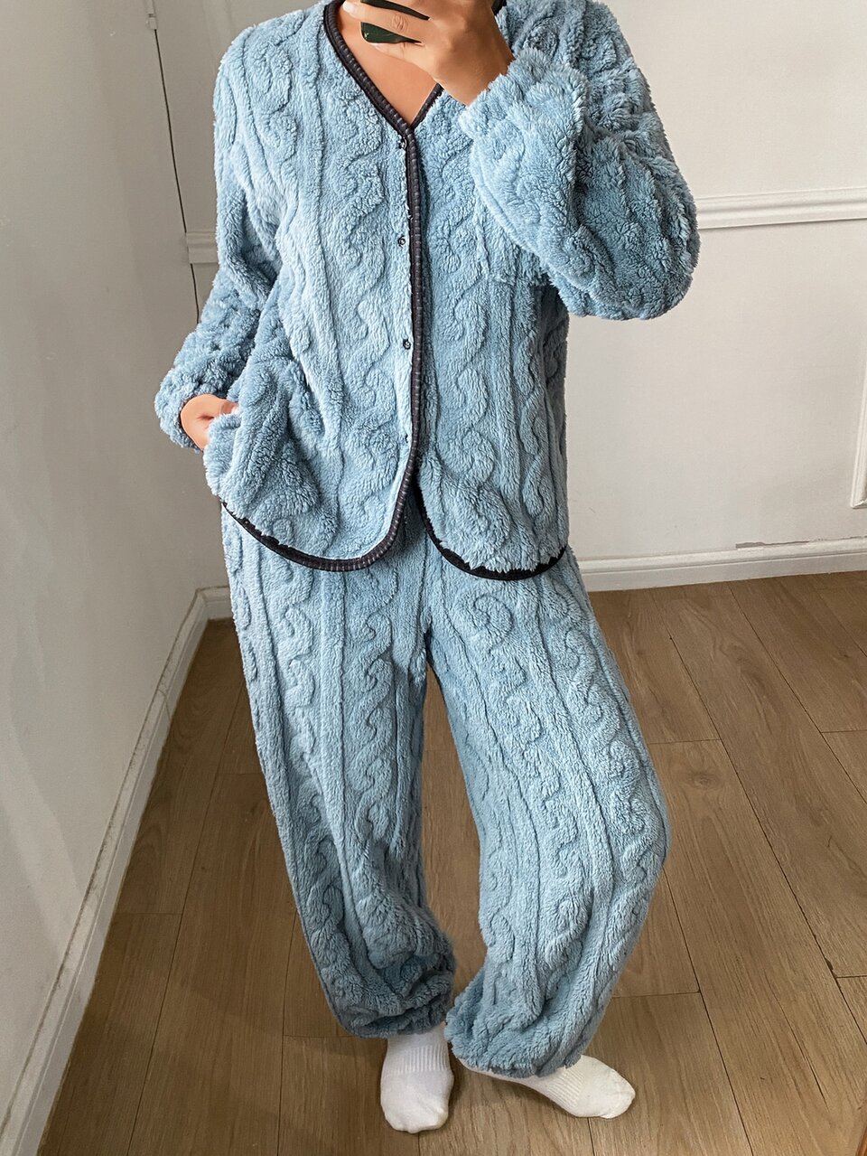 Winter Textured Plush Fabric Contrast Color Lace Patchwork Loose Fit Women's Pajama Set